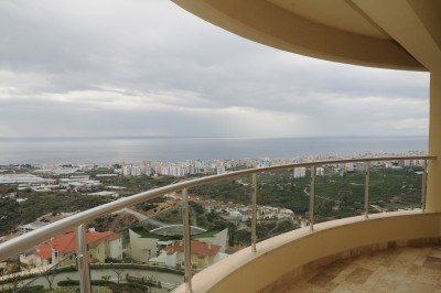 آپارتمان ۲ خوابه و ۲ سرویس بهداشتی با منظره استخر ریلکس ودریا در گلدسیتی