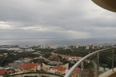 آپارتمان ۲ خوابه و ۲ سرویس بهداشتی با منظره استخر ریلکس ودریا در گلدسیتی