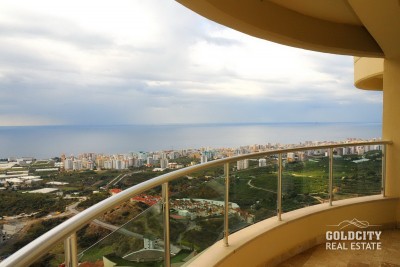Резеденция в ГолдСити 2+1 пентхаус , с видом на море